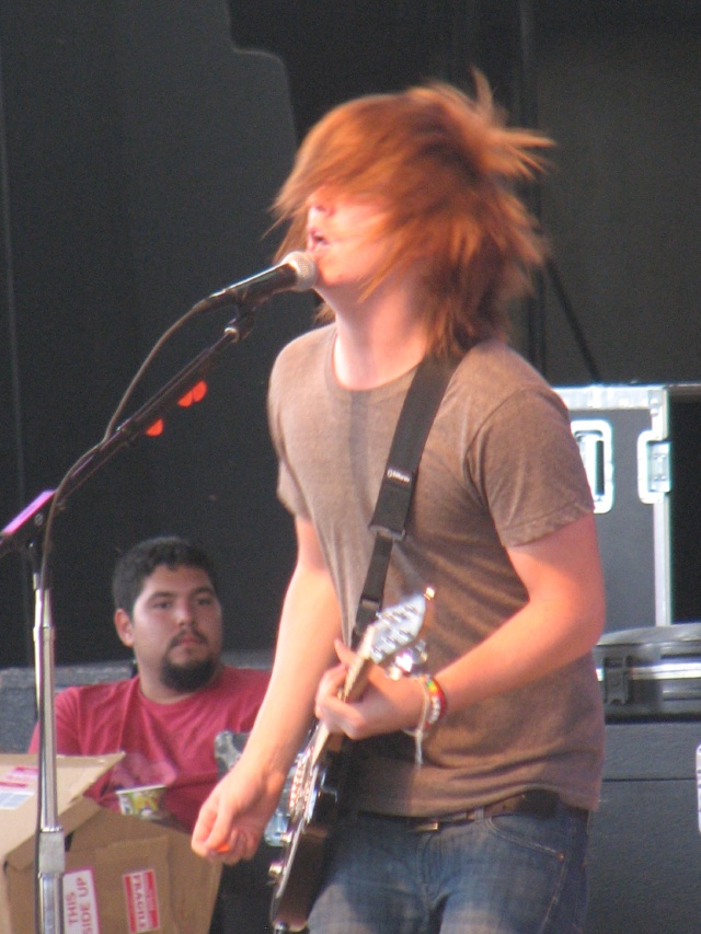 2009/07(July)/Drake_Bell/640x480_20100206 220.JPG